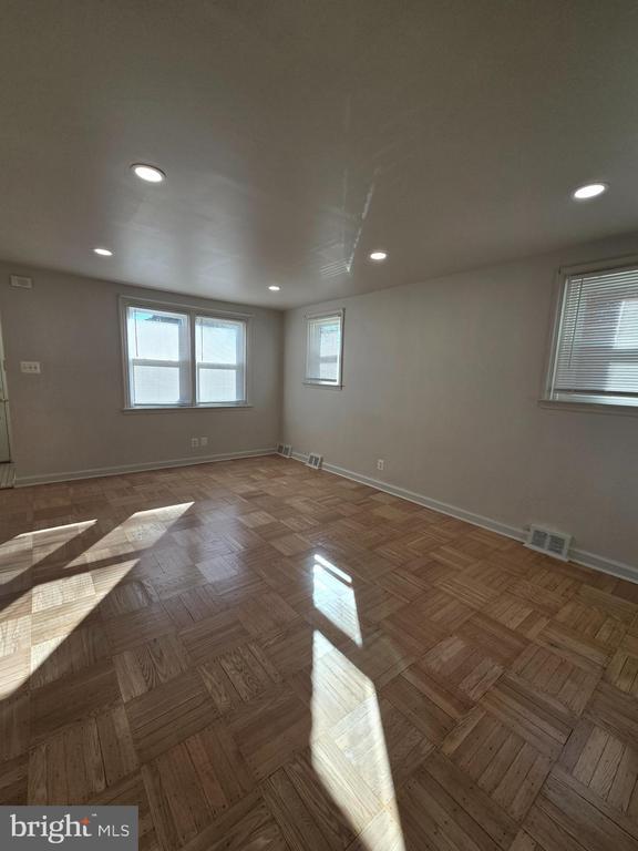 Building Photo - 6504 BRADFORD Ter