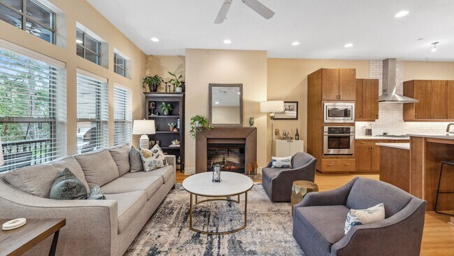 Building Photo - Modernly Elegant Townhome w/ 2 Primary Suites +2.5 bathrooms in Beautiful Peterkort!