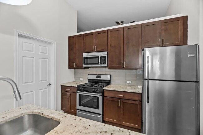 Building Photo - 1542 N Damen Ave