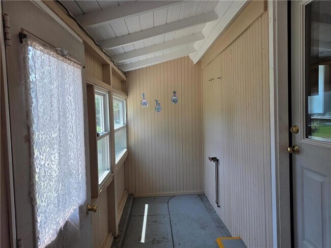 Building Photo - 5166 Springmill Rd