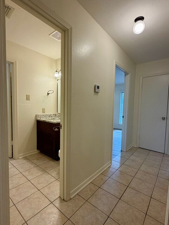 Building Photo - 402 Fawn Trail