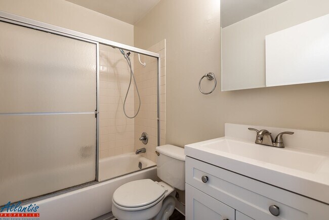 Building Photo - Remodeled Condo | LVP Flooring | Central A/C