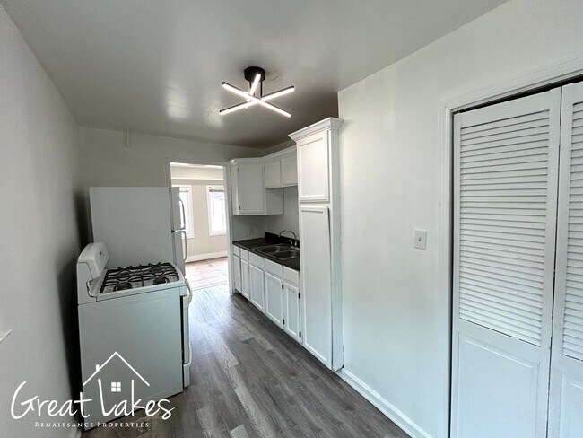 Building Photo - Lovely 2 Bedroom 1 Bathroom now available for rent