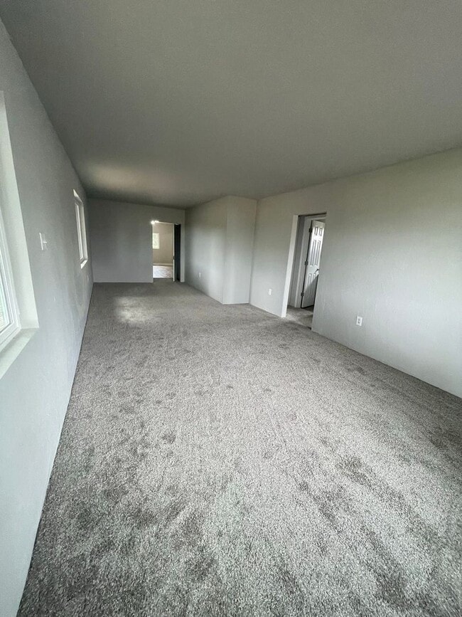 Building Photo - Newly Remolded 3 Bedroom, 1 Bathroom Home