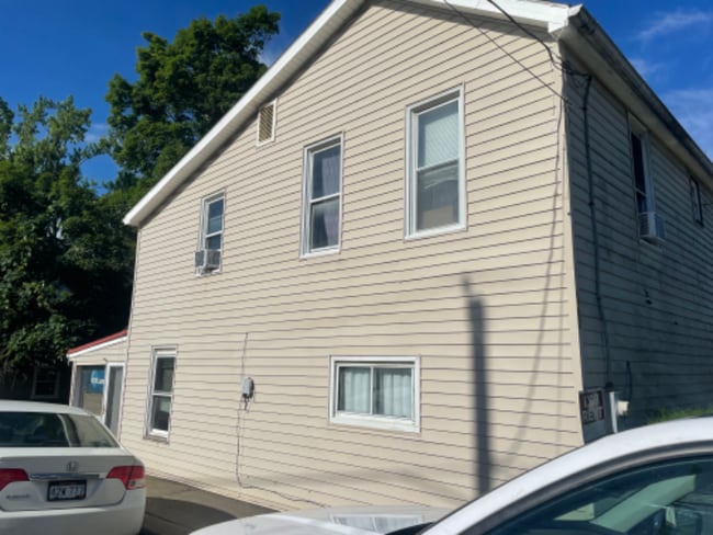 Building Photo - 1102 Van Meter Way