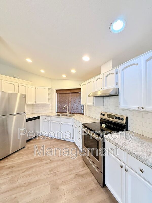 Building Photo - 10411 NE 66th St