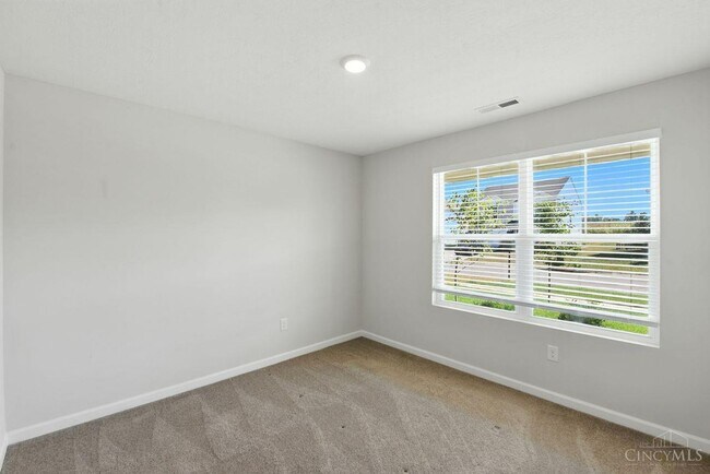 Building Photo - 5001 Lakeview Dr