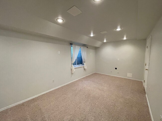 Building Photo - 1031 Mercury Dr