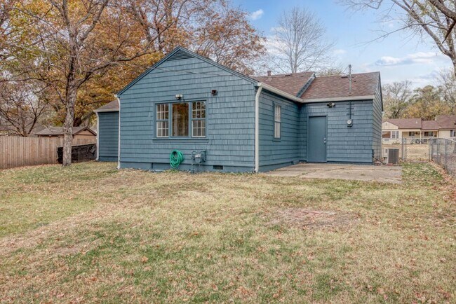 Building Photo - 7121 W 74th St