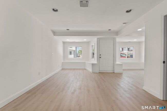 Building Photo - 64 Soundview Ave