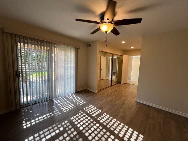 Building Photo - Lovely Home with 3 bedrooms, 2 bath plus o...