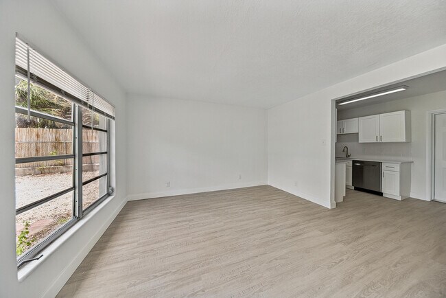 Building Photo - 317 SW 19th St