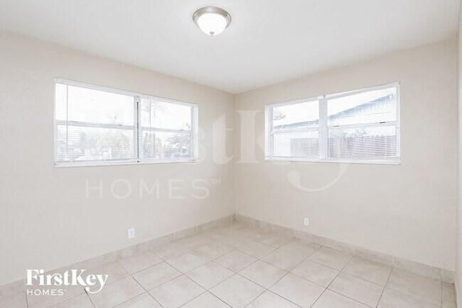 Building Photo - 420 NW 42nd St