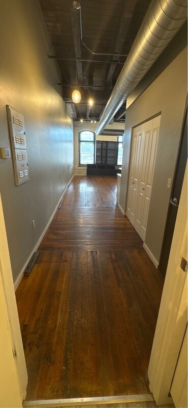 Building Photo - 116 N 5th St