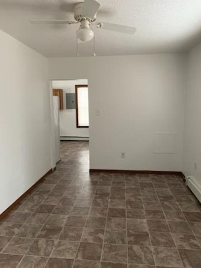 Building Photo - Adorable 4 Bed 2 Bath Home
