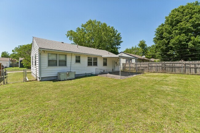Building Photo - 3317 S Louisville Ave