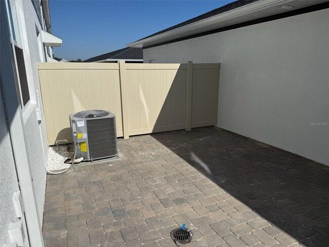 Building Photo - 611 Pothos St