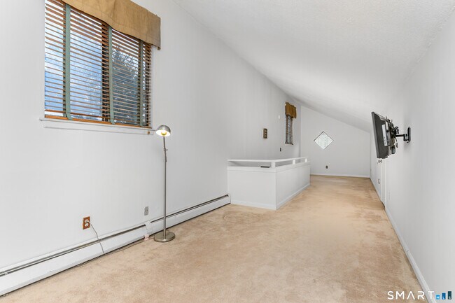 Building Photo - 5 Staunton Ct