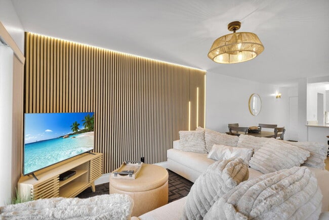 Building Photo - 12911 Briarlake Dr