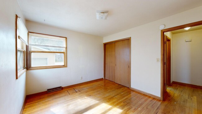 Building Photo - AVAILABLE AUGUST 1st! 2 Bedroom Duplex w/G...