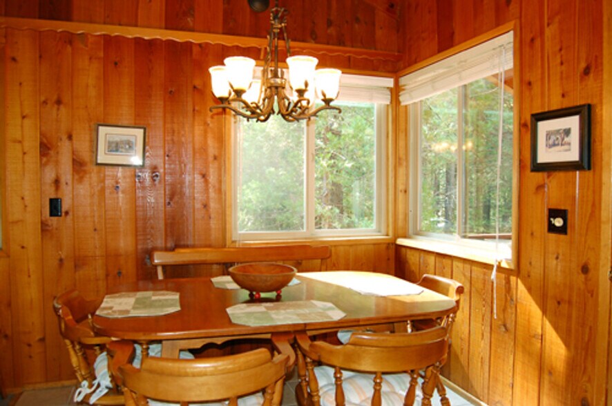 Building Photo - 8005 Cedar Cir