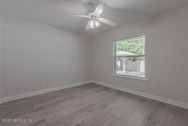Building Photo - 1737 Heatherwood Dr