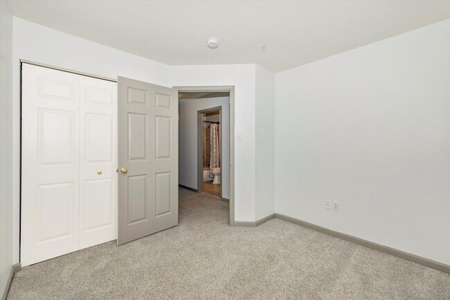 Building Photo - Twin Arch Crossing Rental