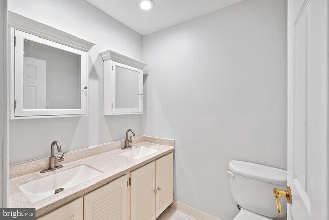 Building Photo - 7732 Canal Ct