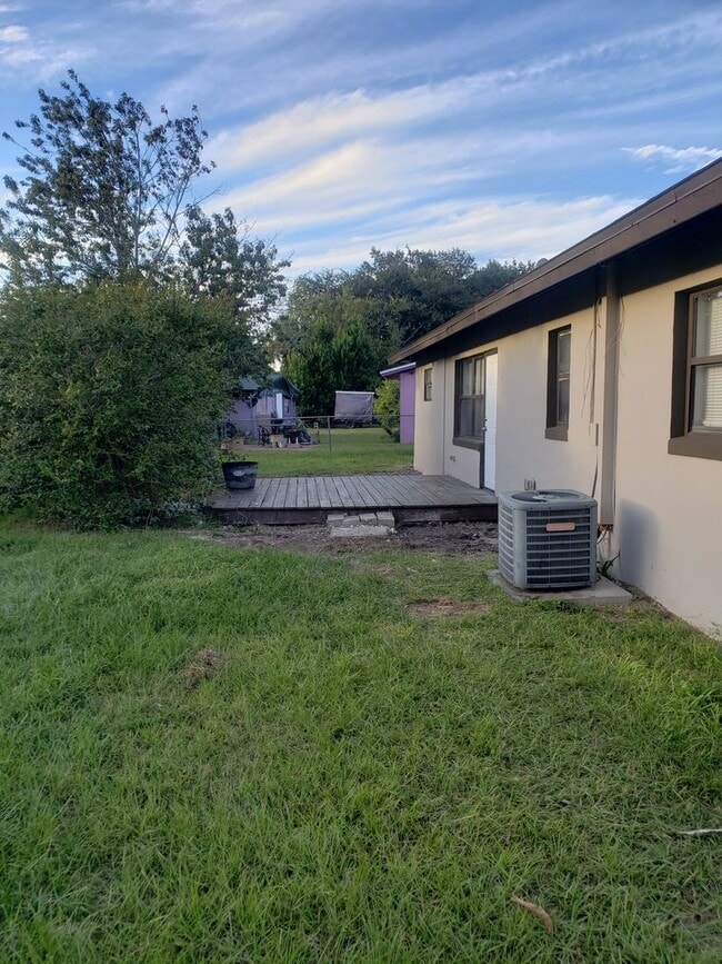 Building Photo - 3 bedroom 2 bath home