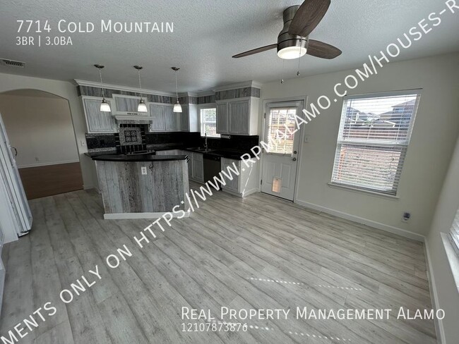 Building Photo - AVAILABLE NOW! 2-Story 3 Bedroom / 2.5 Bat...