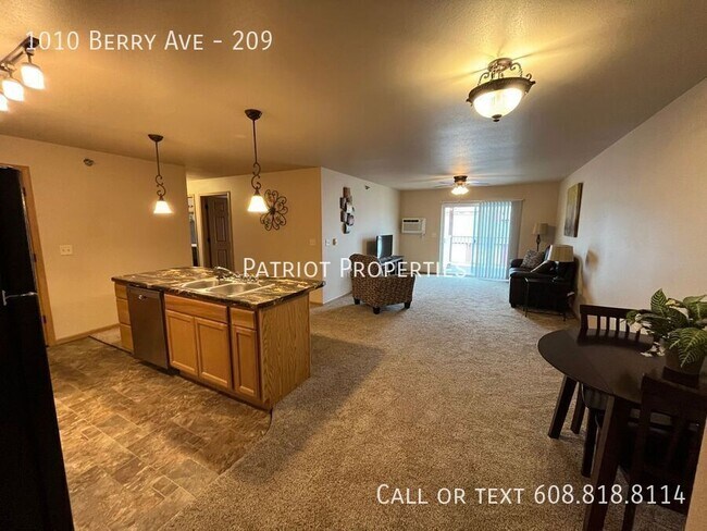 Primary Photo - 1010 Berry Ave