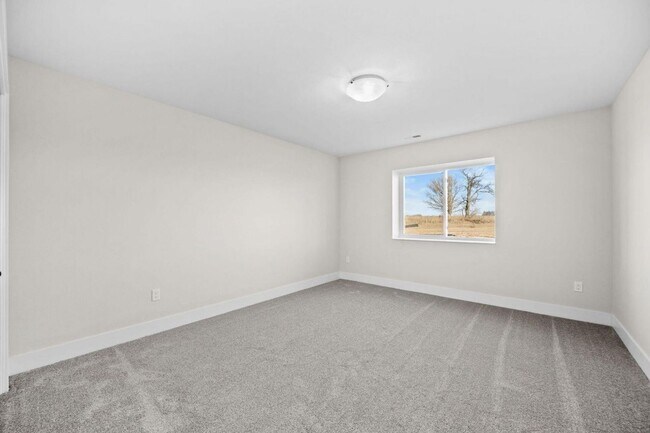 Building Photo - 3 Bedroom Townhome Available November 5th,...