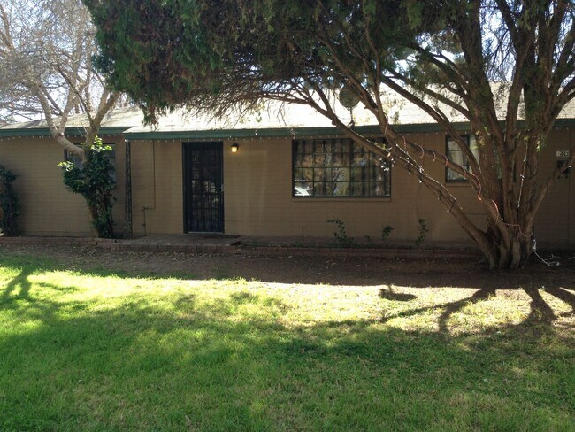 Building Photo - 1443 E Cedar St