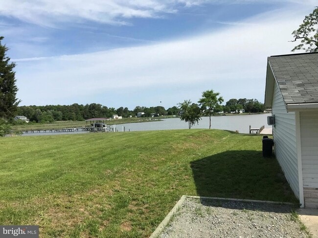 Building Photo - 660 Shore Dr