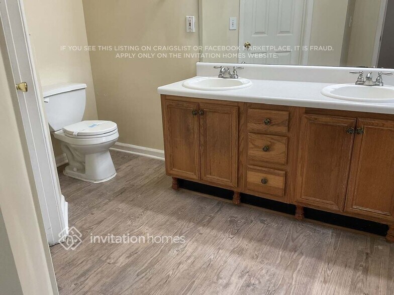 Building Photo - 7339 Essex Dr