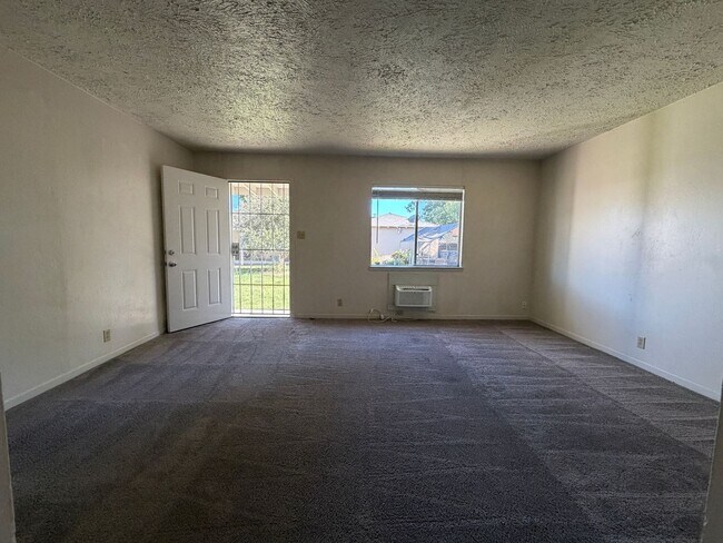 Building Photo - 1061 E Monte Vista Ave