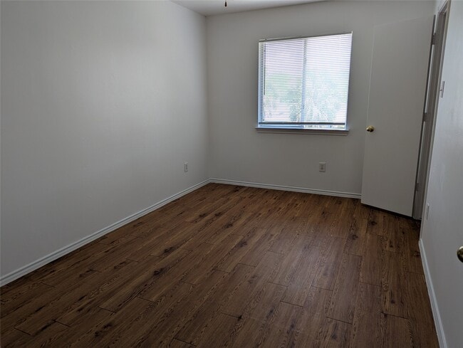 Building Photo - 15938 Timber Run Dr