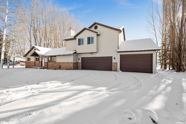 Building Photo - Beautiful home in Eden with amazing views ...