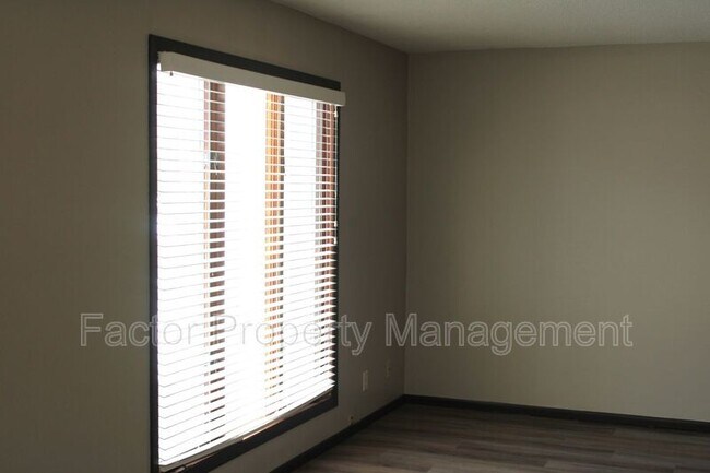 Building Photo - 101 Heather Ln