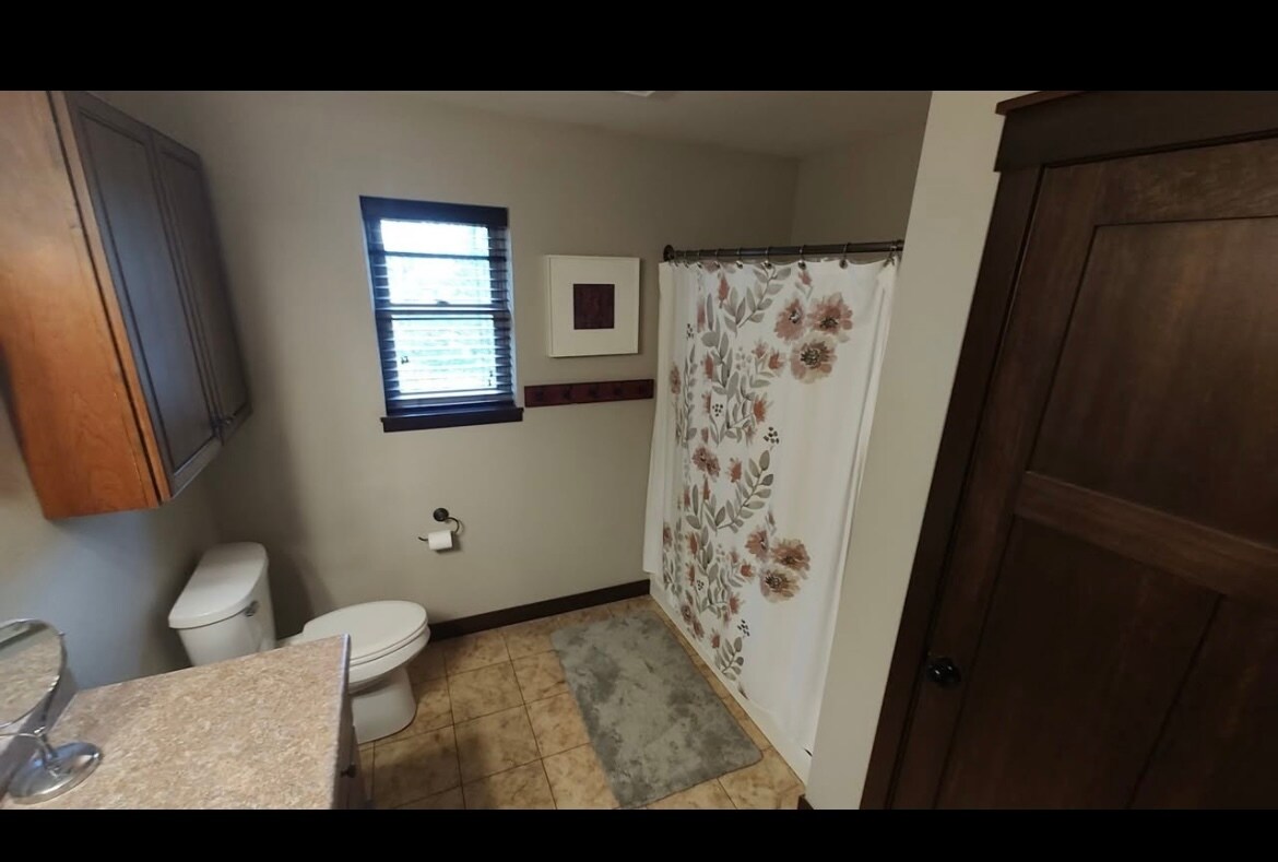 Building Photo - 2525 Lake Ct