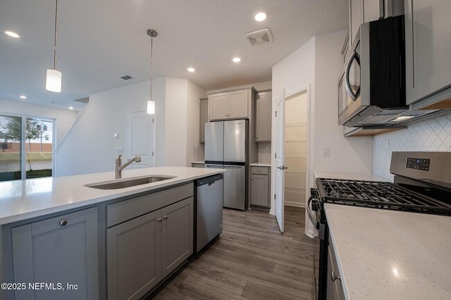 Building Photo - 259 Brandon Lks Dr