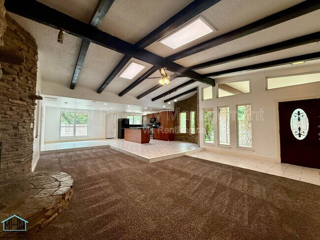 Building Photo - 100 Bluet Ln