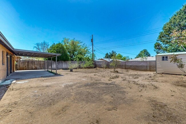 Building Photo - 2227 Inez Dr NE