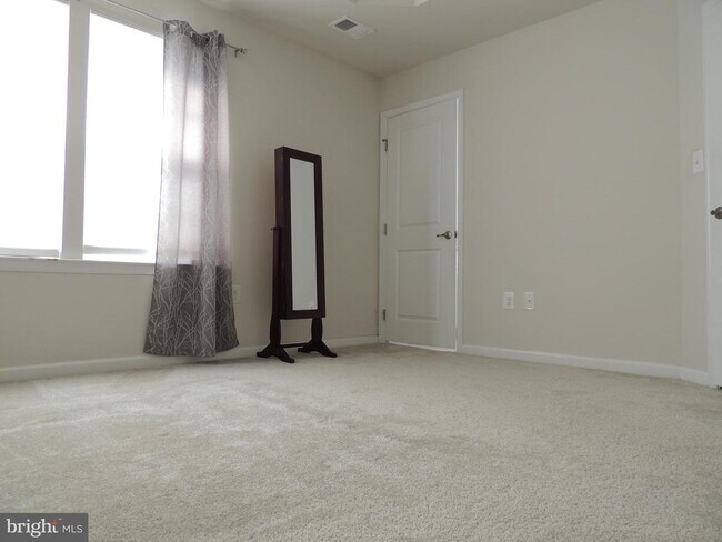 Building Photo - 309 Landing Dr