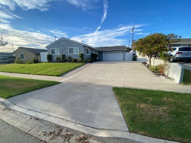 Building Photo - Updated 3 Bedroom Cypress House w/ 2 Car G...