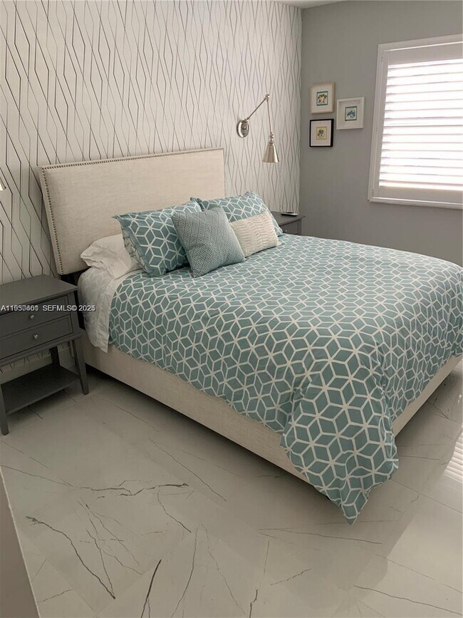 Building Photo - 2900 Banyan St