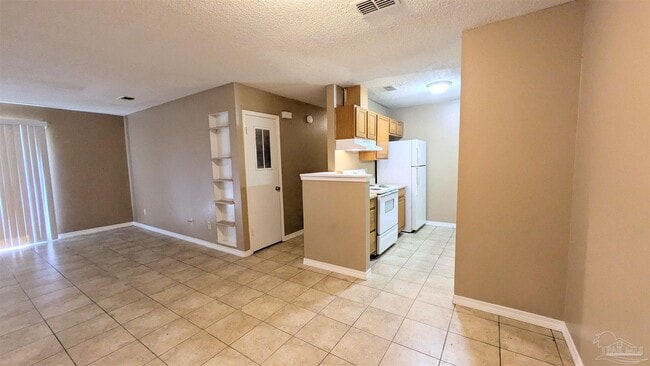 Building Photo - 8160 Stonebrook Dr