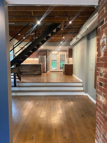Building Photo - 66 Rawson St