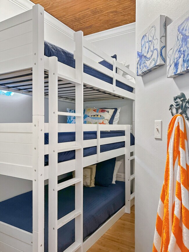 Building Photo - 4485 Clipper Cove
