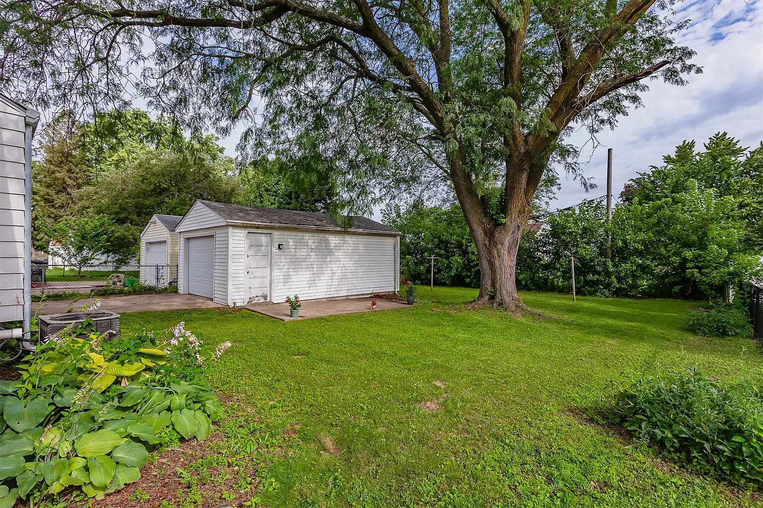 Building Photo - 5711 Allison Ave